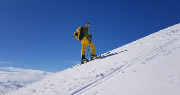 Randonner émerveillés dans les Dolomites
