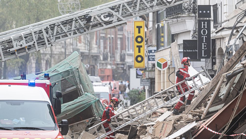 Deux immeubles effondrés à Lille : les secouristes recherchent un médecin enterré