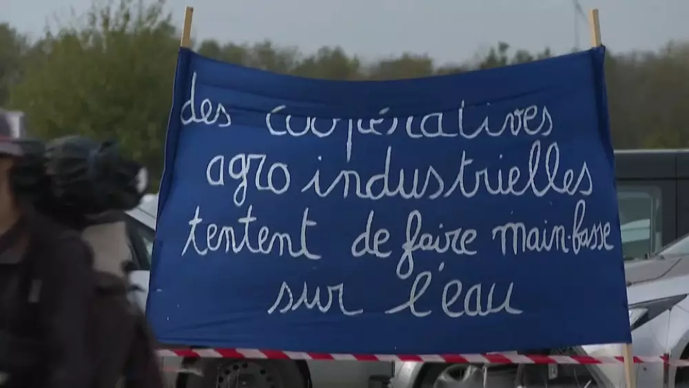 France: émeutes lors d’une manif contre les réservoirs