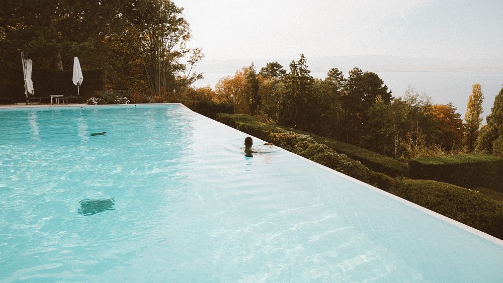 La France a découvert 20 000 piscines construites secrètement – mais comment ?