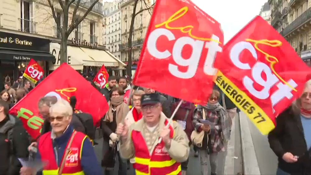 La grève pour la hausse des salaires paralyse une partie des transports publics parisiens