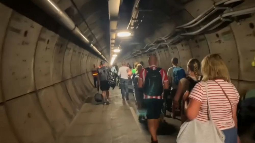 Panne dans l’Eurotunnel, des centaines de passagers du train doivent marcher : « Comme dans le film catastrophe »