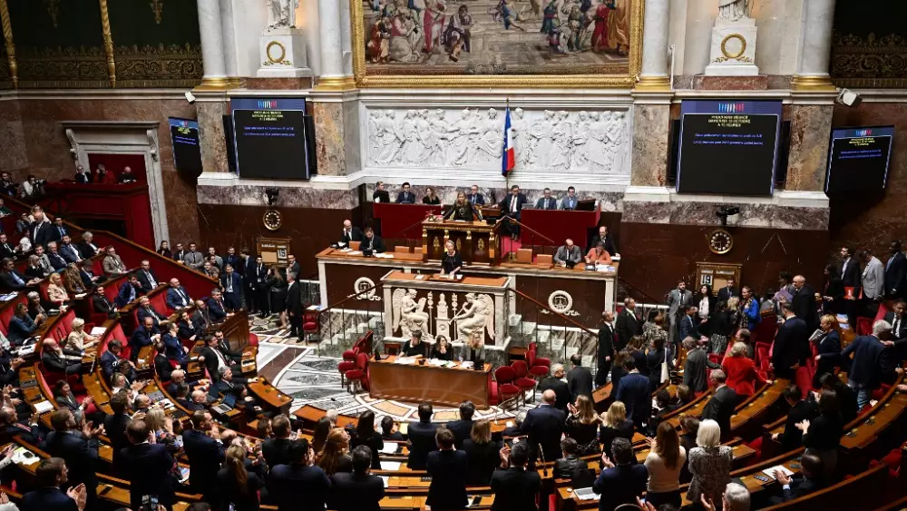 « Retour en Afrique »: Incident raciste au Parlement à Paris