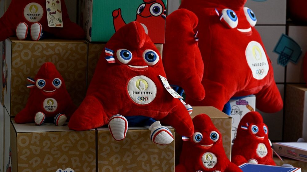 VIDEO : Le fabricant de mascottes des JO 2024 promet des peluches « made in France »